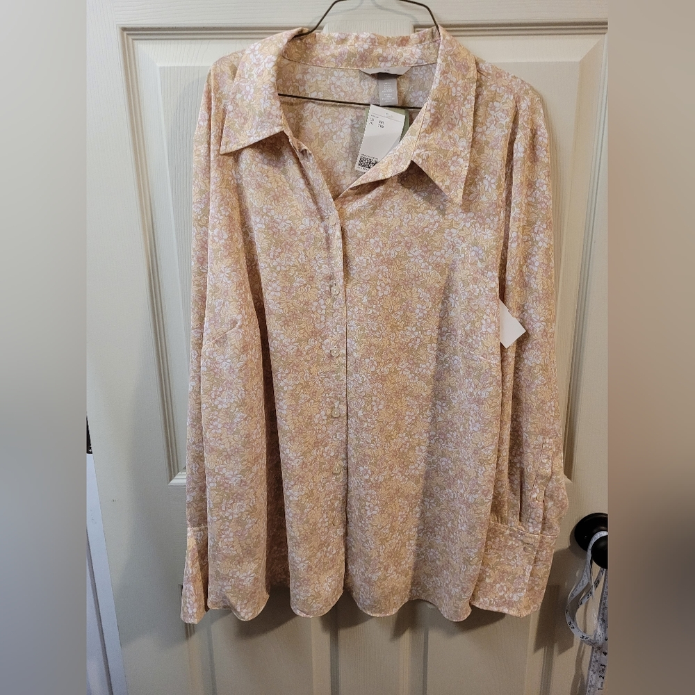 NWT H&M Ditsy Floral Button Up Blouse